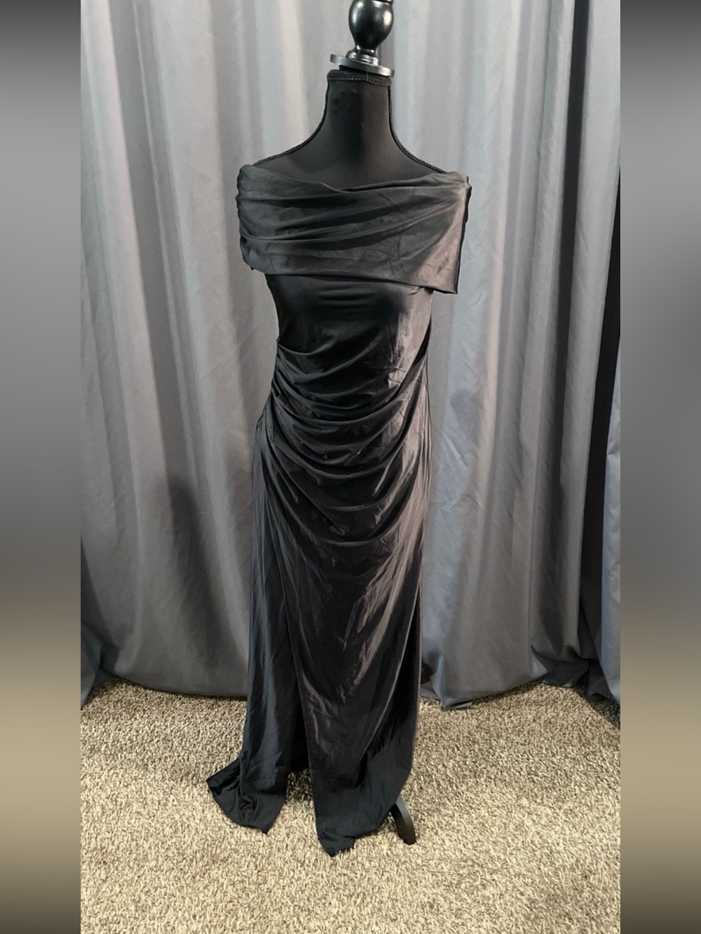 OYS NWT elegant off the shoulder dress size large black